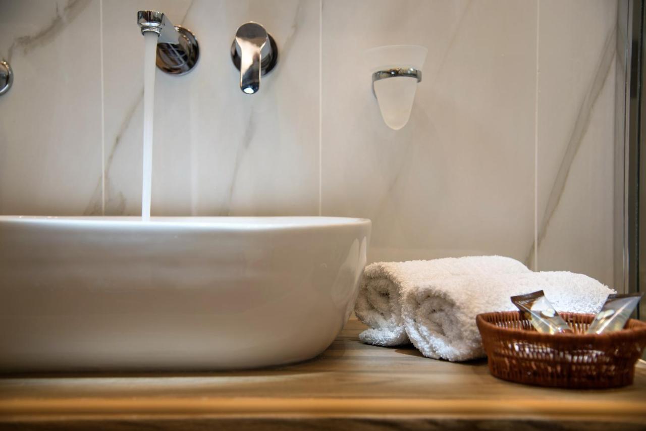 Angelica'S Deluxe Rooms In Adamas Екстер'єр фото