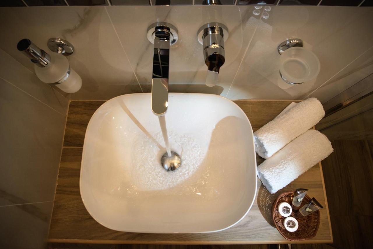 Angelica'S Deluxe Rooms In Adamas Екстер'єр фото